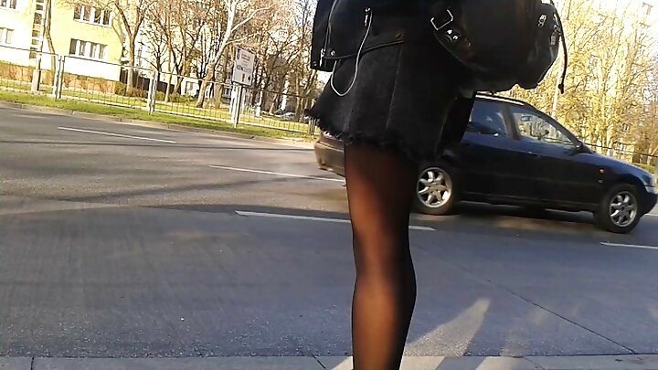 Jamaa huyo hakuonekana kwenye miadi yake, lakini yule mtu mweusi hakuogopa na kumkaribia.