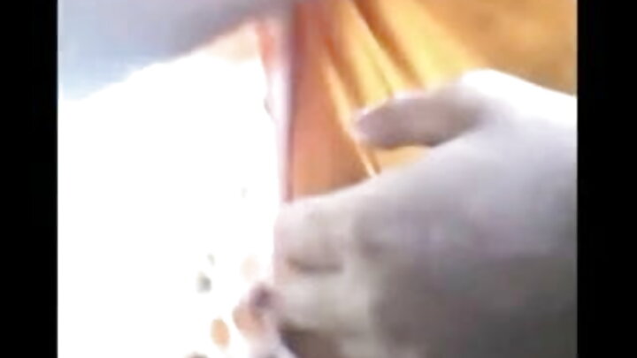 Mwana mlevi alimshambulia na kumpiga mama yake wa kambo Julia North kutoka nyuma, lakini hakujali.