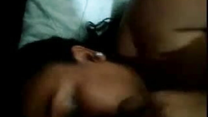 Mpiga picha bandia alimdanganya mwanamitindo mwenye kiburi kufanya mapenzi.