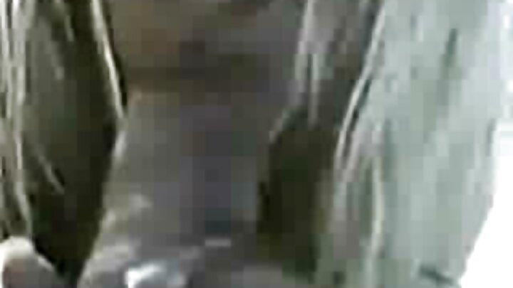 Kurekodi faragha. Mama wa kambo wa maisha halisi anamfurahisha mwanawe wa kambo akiwa hayupo.