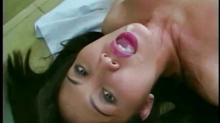 Nilimtongoza mlawiti kwenye choo cha kilabu na kumpiga picha kwa siri kwenye simu yangu.