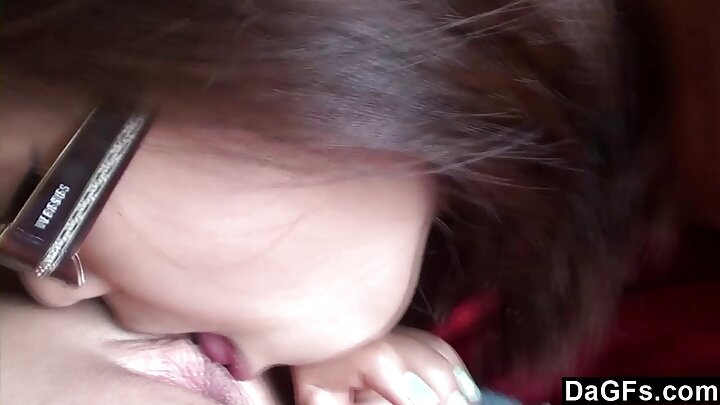 Grishkovets mkorofi mkorofi alimnyanyasa, akamdhalilisha, na kumkojolea mdomoni mwa mpuuzi mdogo Lana Smalls.