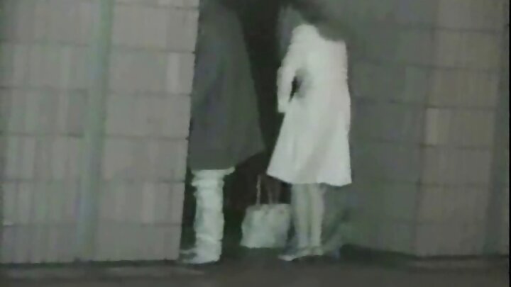 Mwanafunzi! Usiposoma, utanyonya majogoo maisha yako yote! Hivi ndivyo Alice huyu alivyo