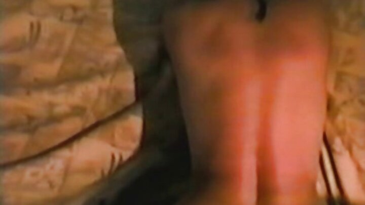 Mhandisi wa Kijapani alijaribu kundi zima la vibrator vipya kwenye slut mchanga.