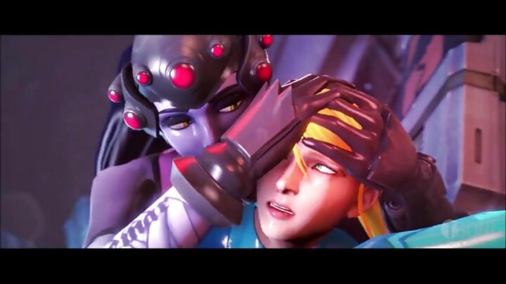 Mpenzi huyo alikuwa akijichua chooni, na mchumba huyo alifika kwa wakati unaofaa.