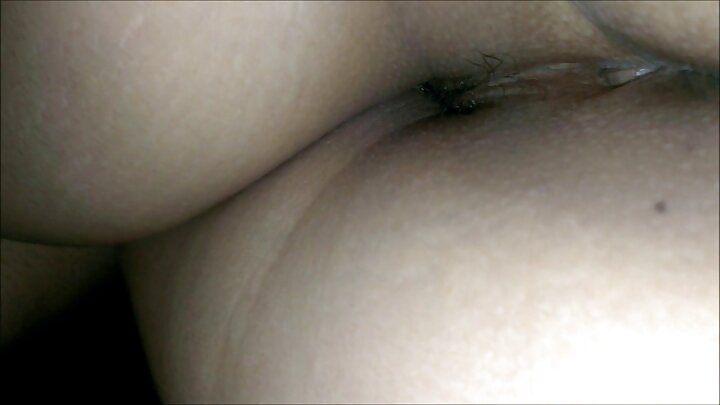 Jirani yangu alikasirika na mpenzi wangu na, katika joto la wakati huo, alinitongoza.