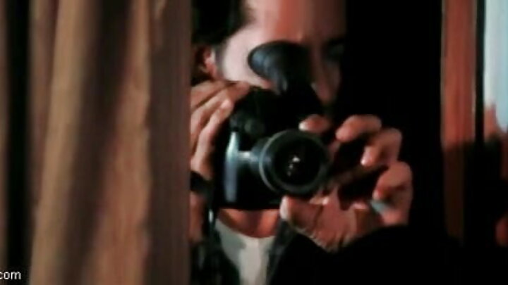 Uume mmoja mkorofi uliowaridhisha wapenzi wawili wachanga.