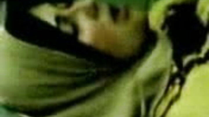 Ninapenda sana kunyonya uume wake magotini mwangu na kisha kuumeza wote.