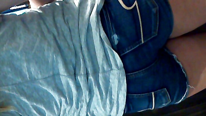 Muuguzi wa kunyonyesha atamsaidia Dasha kurekebisha meno yake.