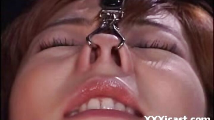 Mzinzi alilalwa na wauzaji wawili kwa kujaribu kuiba chupi.