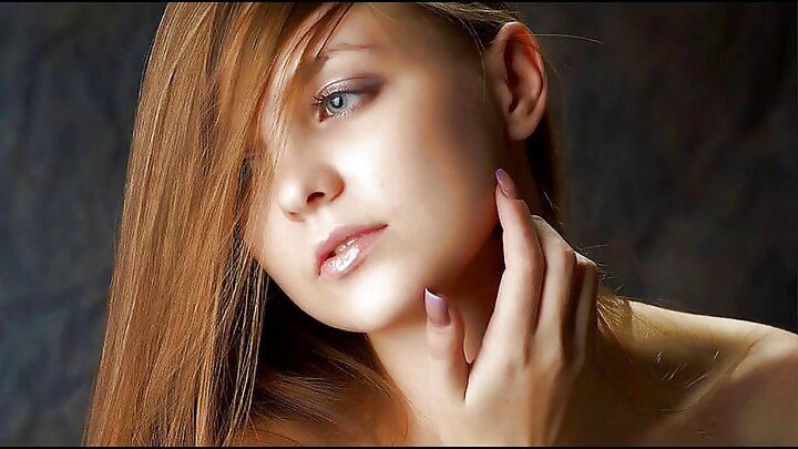 Silicone Nicole Aniston alimrukia mwanaume kwa ajili ya ngono kali