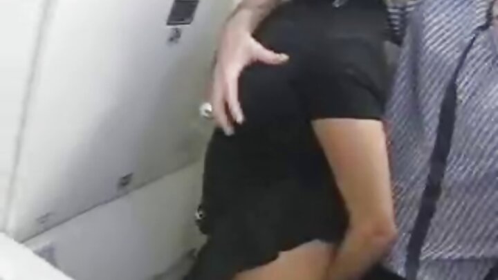 Mfanyabiashara anafurahia mtindo wa silikoni ambaye anatumaini maisha matamu.