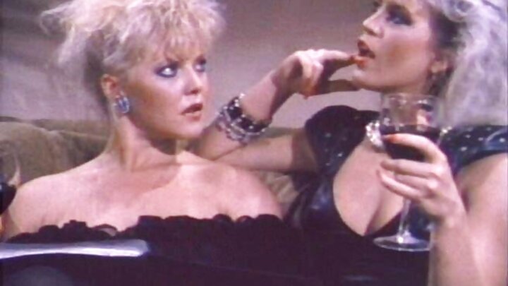 Aliogelea kwenye Mississippi na kumlawiti ng'ombe mrembo mwenye maziwa mengi.