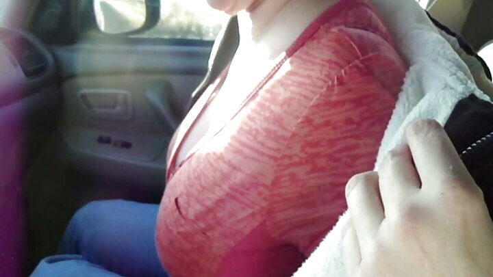 Sofia alinyoosha matako yake kwa kutumia tundu la kitako ili uume mkubwa mweusi uweze kutoshea humo