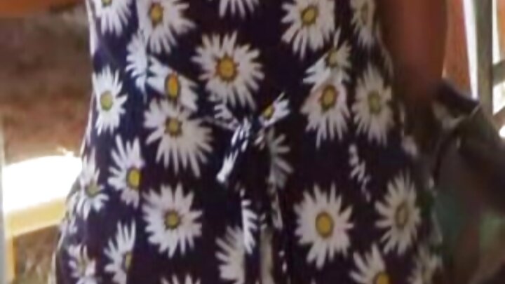 Mkazi wa majira ya joto hakuweza kumkataa mwanamume shujaa wa Michurin.