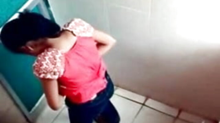 Mzimu wa baba yangu anaonekana, na anapiga honi, anapiga honi, anapiga honi!