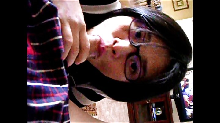 Mwanaume hana shida kumshirikisha mke wake mrembo na rafiki yake wa karibu.