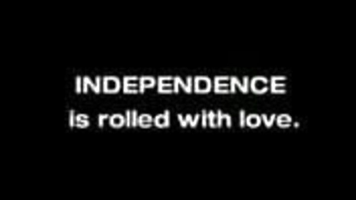 Mwanadada mweusi aliyevaa nguo za ndani za kimapenzi alijitundika kwenye uume mnene bila kondomu.