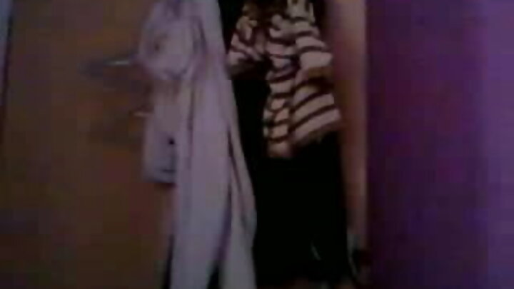 Mwanaume mwenye ndevu alificha kichwa chake kwenye uke wangu na kulamba, kulamba, oh jinsi anavyolamba! Mwanaume wa ajabu! Mshindo mkubwa wa kimapenzi!