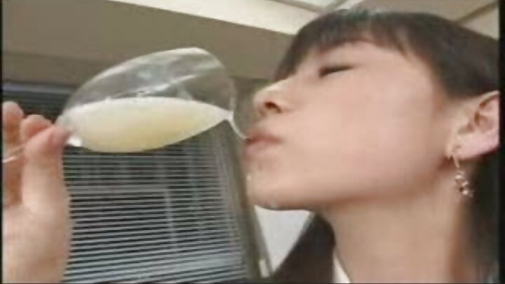 Nata Paradise anamwalika mwanaume kwa ajili ya safari ya mkundu.