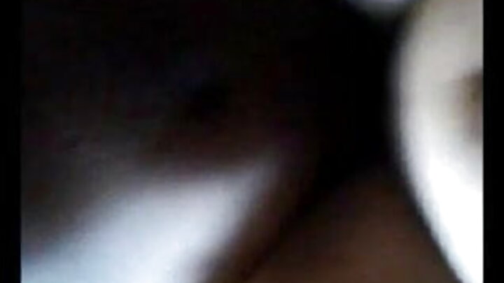 Kichawi huyu anajua jinsi ya kunyonya, na anajifanya kama ni mara yake ya mwisho.