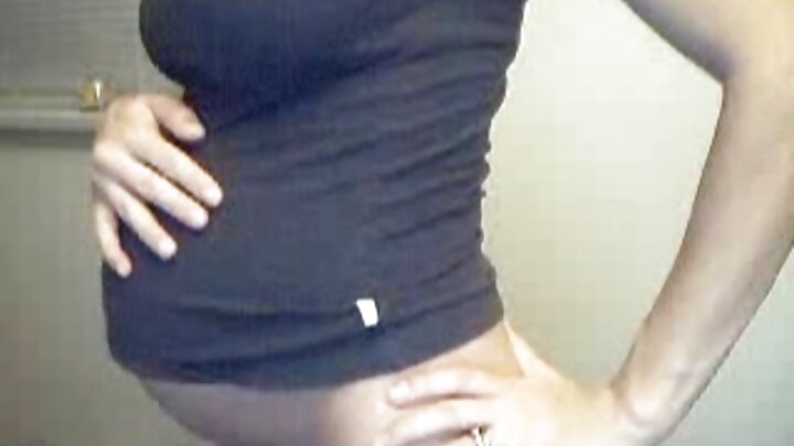 Misha Mnyama alinipasua mdomo kwa uume wake wenye nguvu na kunitongoza.