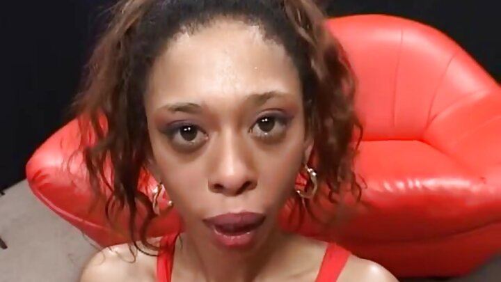 Woodman na mwanamke kijana walimleta Daniela Rose wa miaka 20 hadi kufikia hatua ya kujiangamiza kidogo.