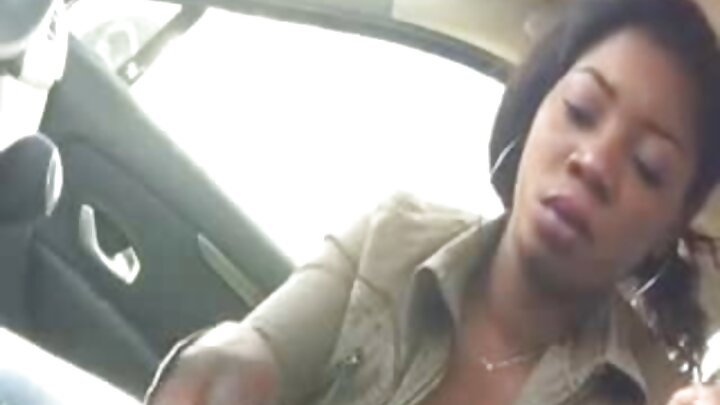 Afisa mmoja aliwatembelea makahaba wawili kwa siri na kuwaingilia kikatili na uume wake mrefu, na kuwalazimisha kufanya mapenzi wakiwa katika nafasi ya 69.