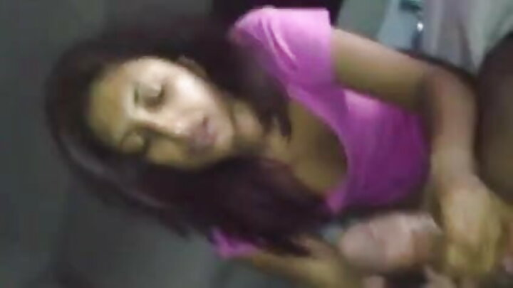 Mazoezi ya LeoLulu, msichana wa mazoezi ya viungo, yaliendelea kwa kufanya mapenzi na mkufunzi wake kwenye sakafu ya gym.