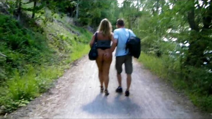 Alimsukuma mpenzi wake wa Kirusi koo kubwa sana hivi kwamba machozi yalimtiririka.