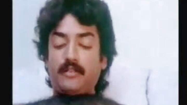 Vidokezo havifanyi kazi, kwa hivyo lazima niketi tu kwenye uume wa kaka yangu wa kambo na uume wangu