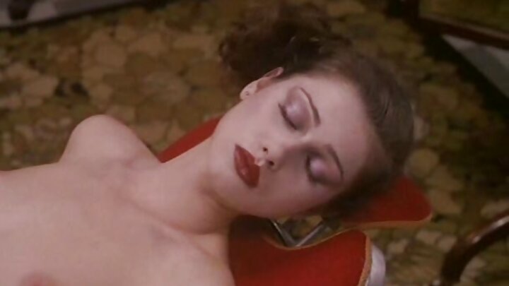 Mwanamke wa Urusi mwenye umri wa miaka 19 alitumwa kwenye chumba cha mateso. Walimkosea, wakamtongoza, na wakampiga. Alienda nyumbani.