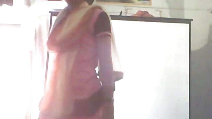 Mzee huyo alifurahishwa sana na hewa safi ya bahari na akaota mwanamke kijana ambaye alikuwa tayari kufanya chochote.