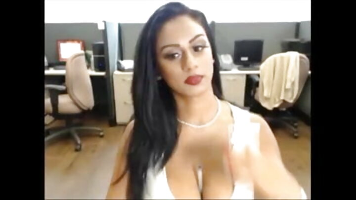 Baada ya kumfunga macho mwanamke Mchina, jamaa huyo alimfanyia ngono na dildos.