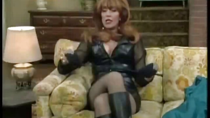 Wakati wa kikao, mtu aliye na tamaa ya kusaga mwili alimshawishi mteja kufanya ngono kwa kumtoa uume wake na kumweka uume wake mbele ya uso wake.