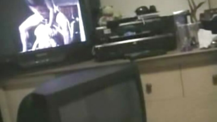 Mtunza bustani hakuwa na muda wa kumwonya msichana huyo mwenye ngozi nyeusi kuhusu kile kilichokuwa kinamsubiri katika nyumba hiyo yenye hatima mbaya...