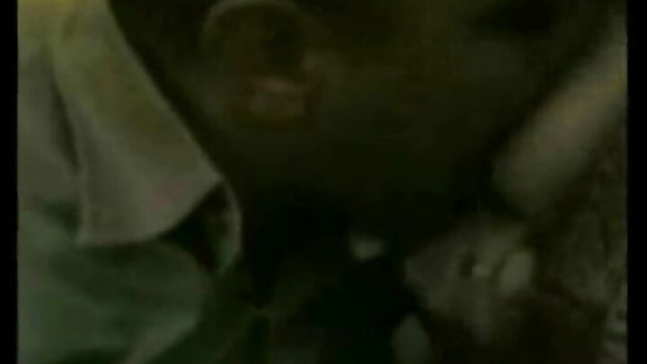 Liza Shay wa Urusi avuliwa nguo na kuoga kwa dhahabu