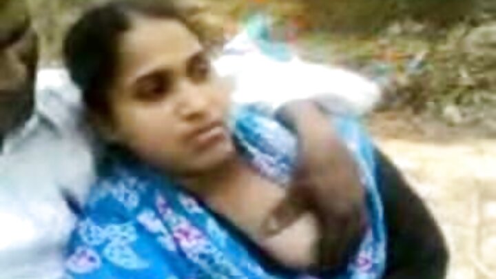 Ndoto ya kila mtu: mrembo halisi ambaye pia anapenda kunyonya.