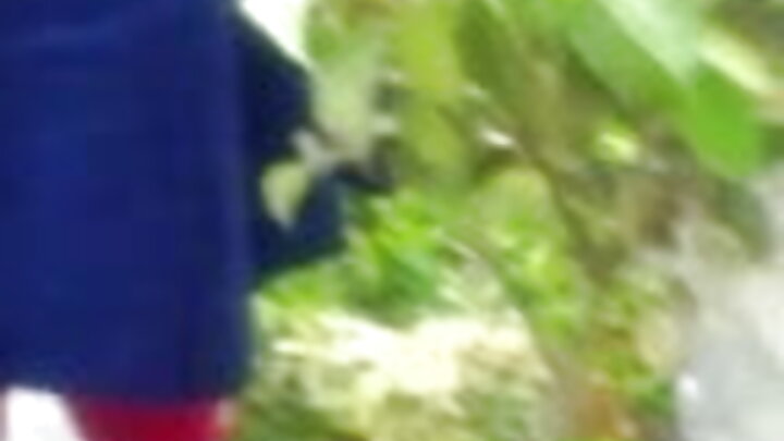 Mwanamke mnene hanyoi uume wake, lakini mwanaume huyo bado anafurahia kumtongoza