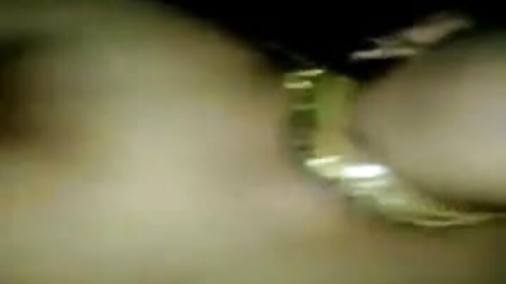 Kondomu tatu, marafiki watatu wachangamfu walimpiga mwanamke Mfaransa.