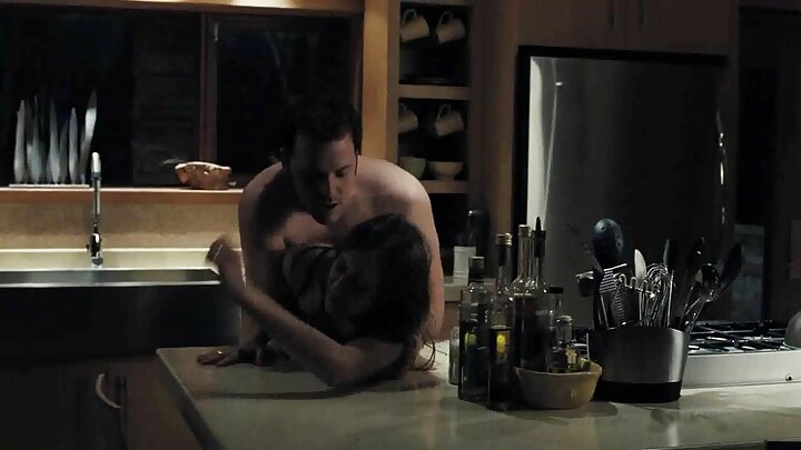 Pretzel mwenye upara alijifanya kuchumbiana na Lulu Nyeusi Halle Hayes