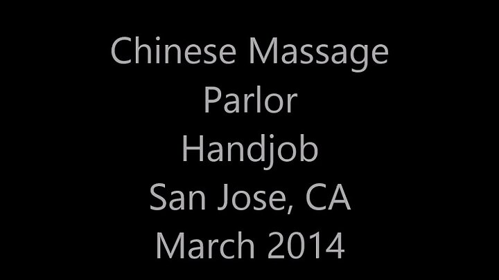 Mtaalamu wa masaji anampa msichana raha isiyo ya kawaida.