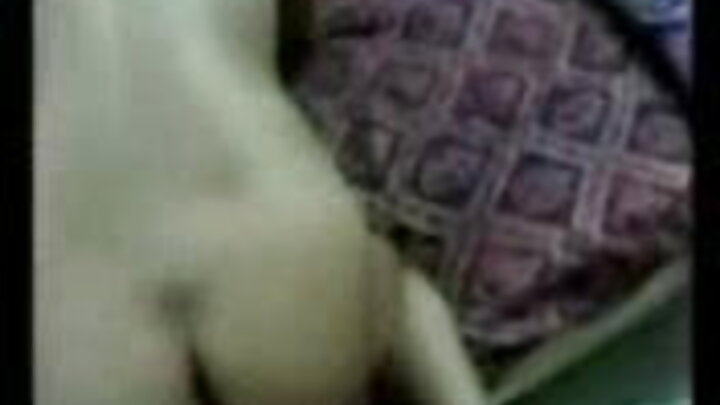 Anita Bellini anaswa kabisa na anaswa kwenye matako