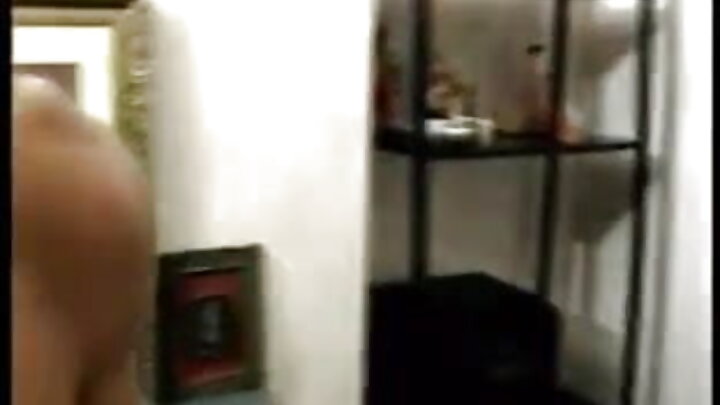 Somo la ngono kwa kijana, akitumia mfano wa mama yake wa kambo akiwachumbia wanaume wawili weusi.