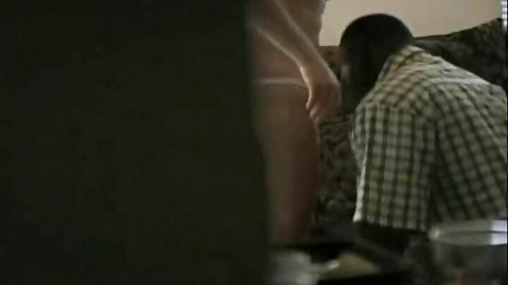 Mke wa ngono wa Urusi alimwomba mchumba wake asilale chini ya mkono wake alipokuwa akidanganya