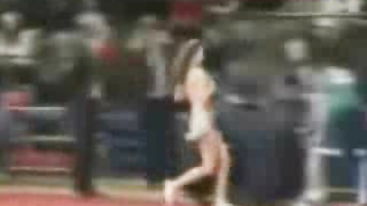 Mama mlafi wa miaka 50 alimwonyesha mwanawe wa kambo jinsi walivyofanya mapenzi miaka ya 90.