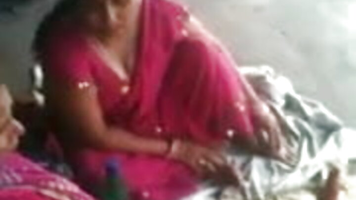 Mwanafunzi wa Urusi alibadilisha masomo yake na uume wa mwanafunzi mwenzake mrembo.