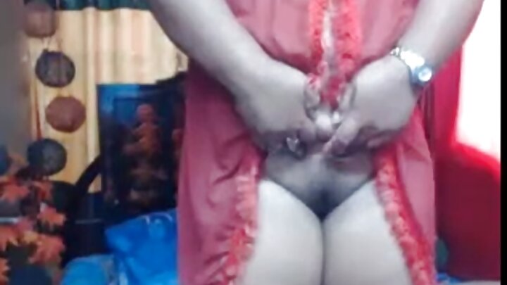 ASMR handjob porn: mke aliyevaa glavu za mpira amvua uume wa mumewe