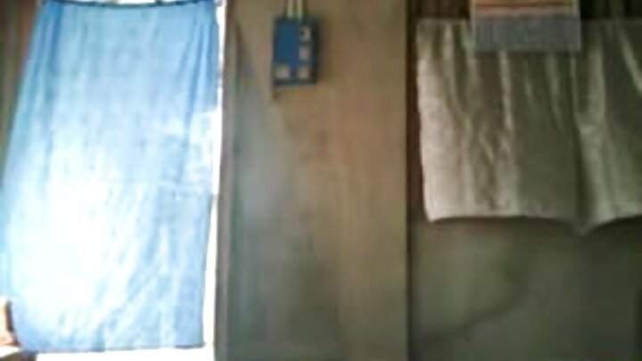Mwanamke mmoja wa Kijapani alinaswa na majogoo watatu hadi kufikia hatua ya kufurahi sana na uke wake ukajaa manii.