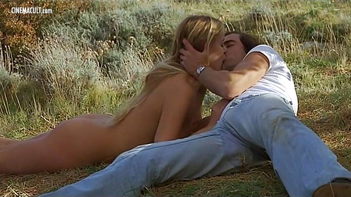 Mtoto wa ajabu wa Kirusi hawezi kukabiliana na msisimko wake peke yake.